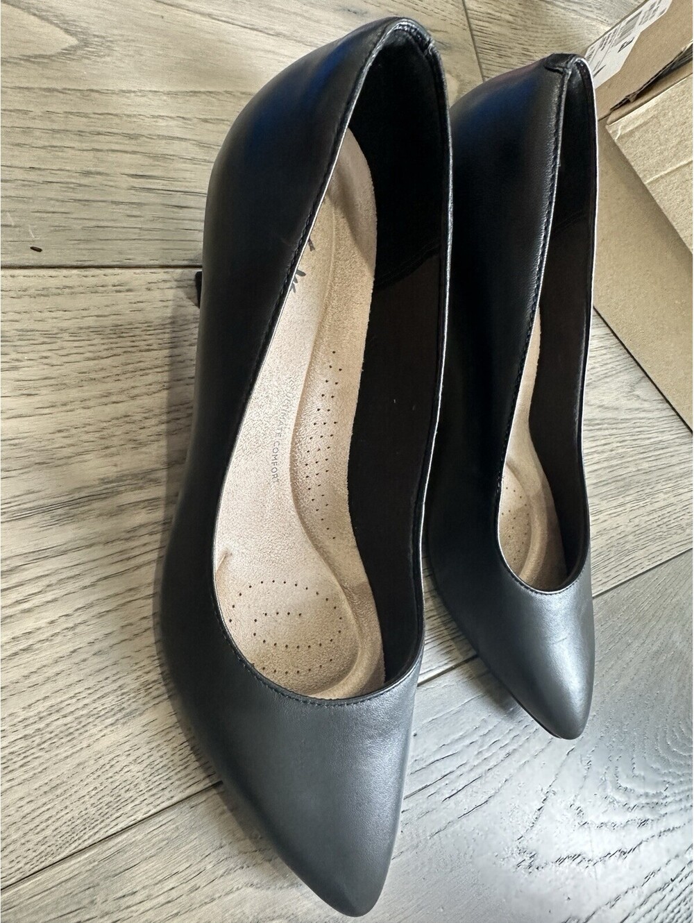 EUC Clarks Collection Kepley Vine Pumps Black Leather Size 9M w/box 2 inches - Picture 9 of 10